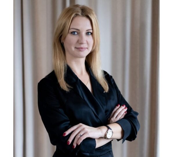 Сидорова Елена основатель и преподователь школы восстановления волос, главный технолог школы, арт-директор студии красоты ES