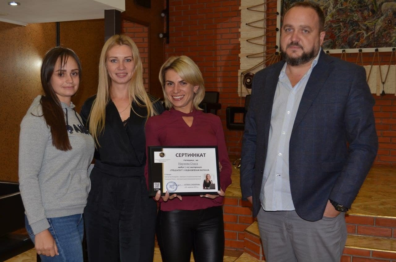 выпускница школы восстановления волос, курсы восстановления волос, курсы выпрямления волос